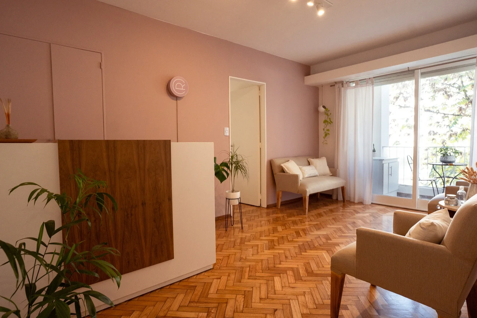 Sala de espera del consultorio odontológico en Recoleta, Buenos Aires